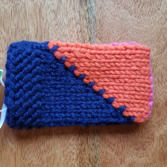 Kate Spade hand knit cellphone case "hand in hand" - Picture 2 of 13